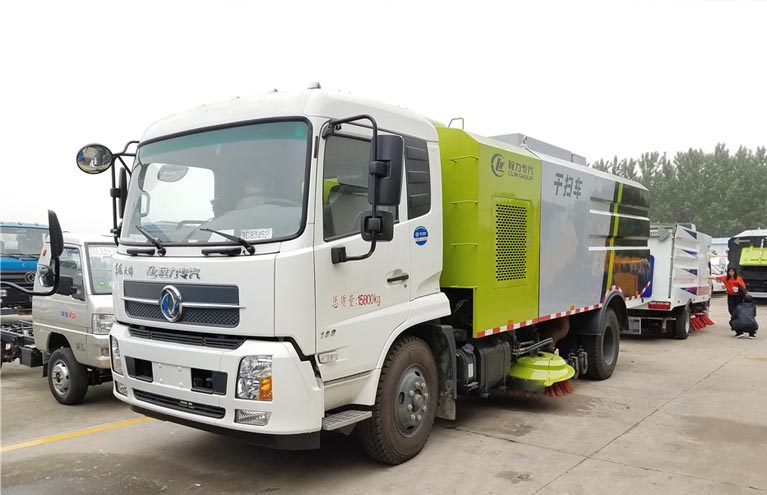 東風天錦12方干掃車