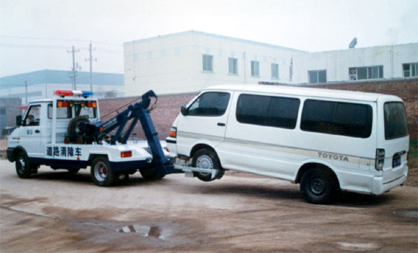 清障救援車拖面包車